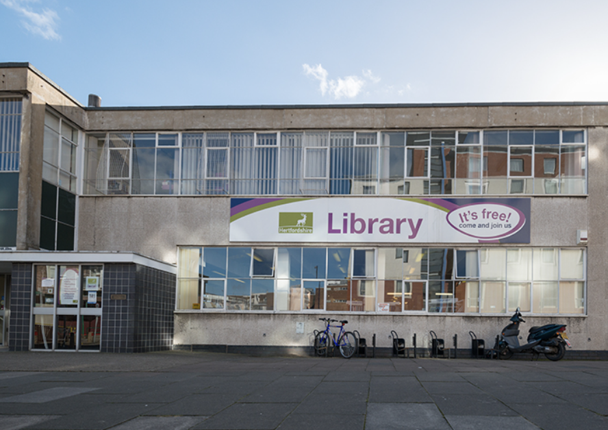 free-computer-and-tablet-access-stevenage-central-library